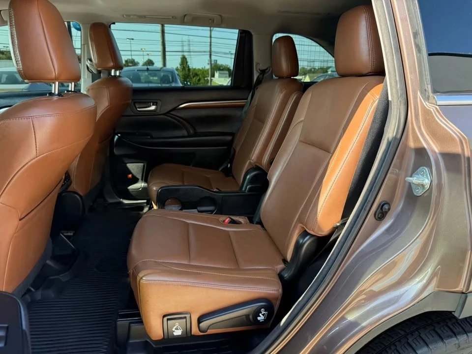 2017 Toyota Highlander - Image 9 of 20
