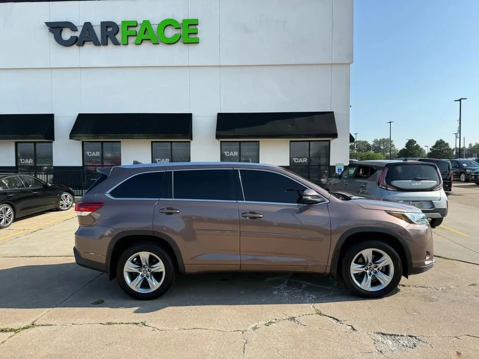 2017 Toyota Highlander - Image 7 of 20