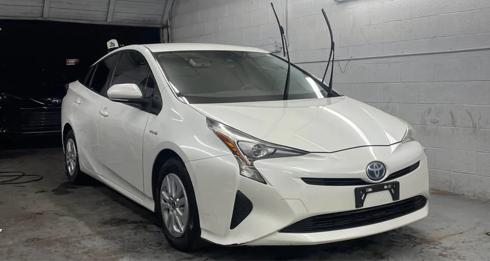2017 Toyota Prius 4th Gen - Image 5 of 7
