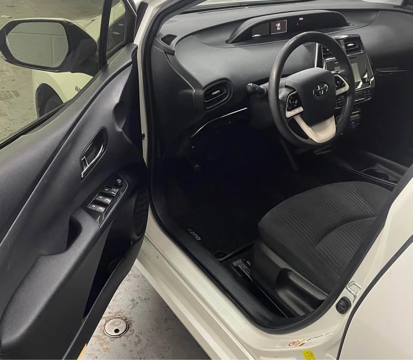 2017 Toyota Prius 4th Gen - Image 3 of 7