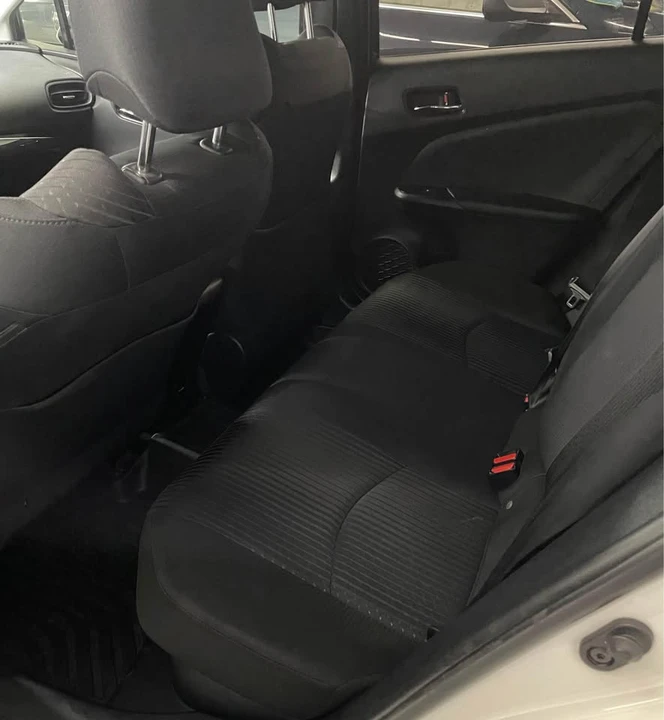 2017 Toyota Prius 4th Gen - Image 4 of 7