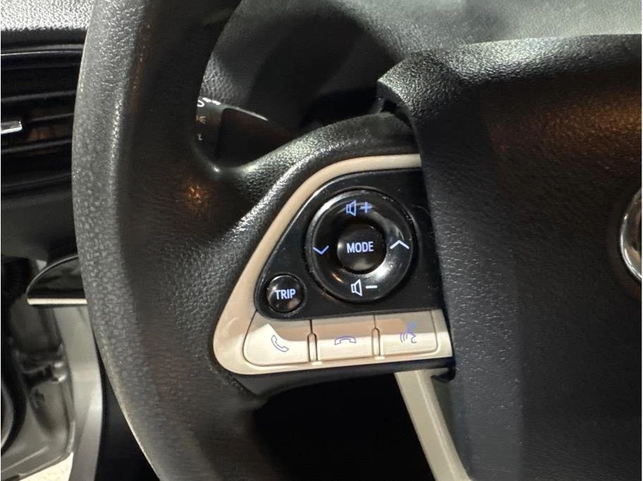 2017 Toyota Prius 4th Gen - Image 17 of 20