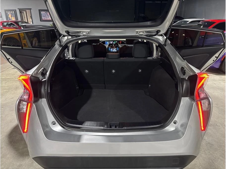 2017 Toyota Prius 4th Gen - Image 11 of 20