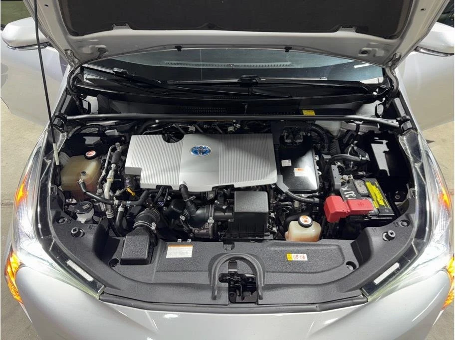 2017 Toyota Prius 4th Gen - Image 12 of 20