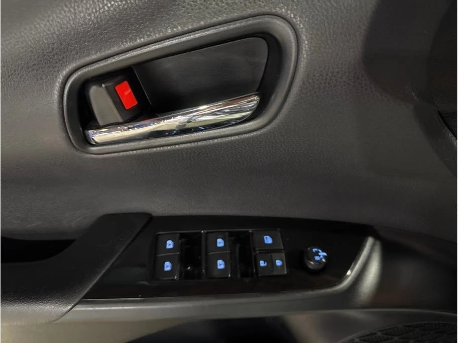 2017 Toyota Prius 4th Gen - Image 15 of 20