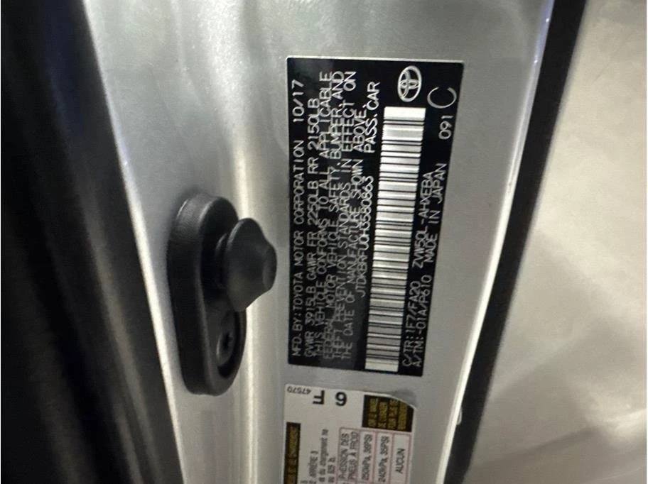 2017 Toyota Prius 4th Gen - Image 14 of 20