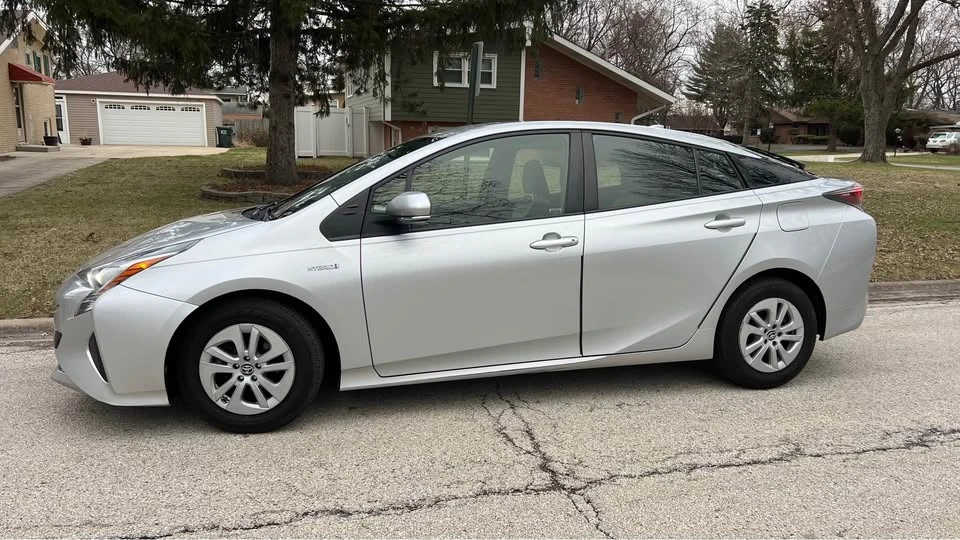 2017 Toyota Prius 4th Gen - Image 2 of 8