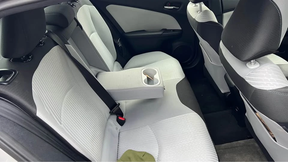 2017 Toyota Prius 4th Gen - Image 4 of 8