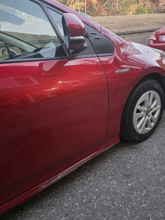 2017 Toyota Prius 4th Gen - Image 9 of 12