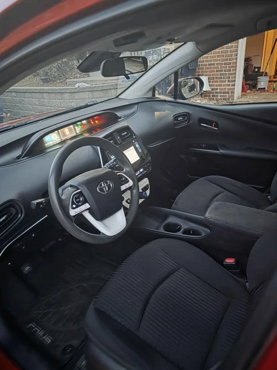 2017 Toyota Prius 4th Gen - Image 7 of 12