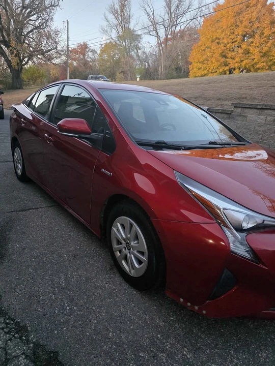 2017 Toyota Prius 4th Gen - Image 4 of 12