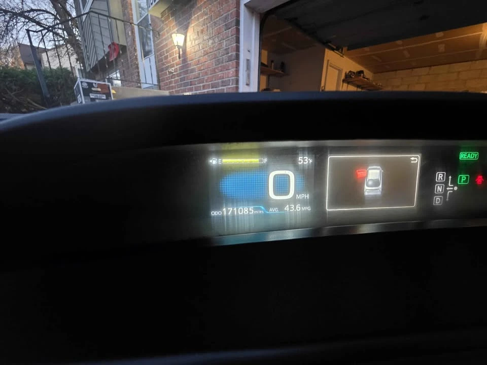 2017 Toyota Prius 4th Gen - Image 8 of 12