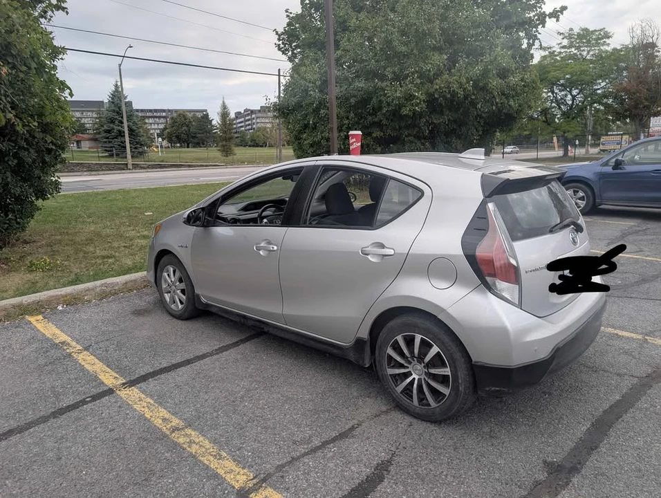 2017 Toyota Prius 4th Gen - Image 6 of 11