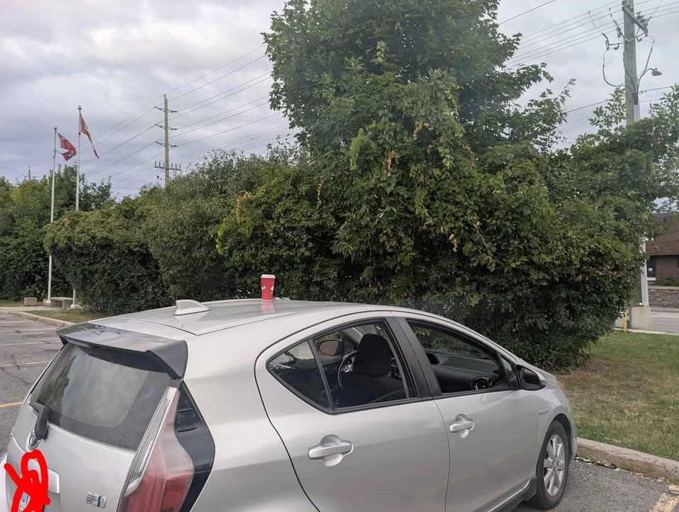 2017 Toyota Prius 4th Gen - Image 9 of 11