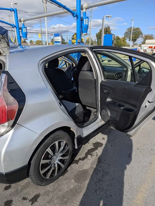2017 Toyota Prius 4th Gen - Image 2 of 11