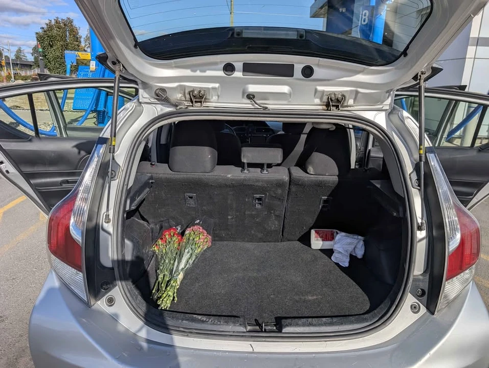 2017 Toyota Prius 4th Gen - Image 3 of 11