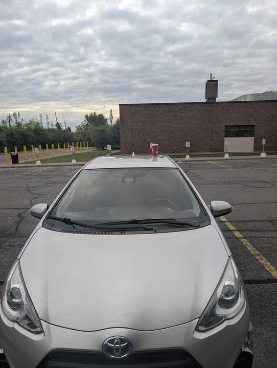 2017 Toyota Prius 4th Gen - Image 10 of 11