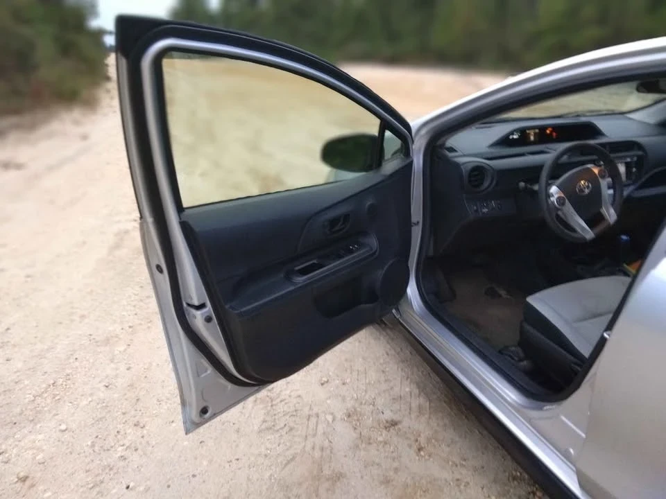 2017 Toyota Prius - Image 8 of 18