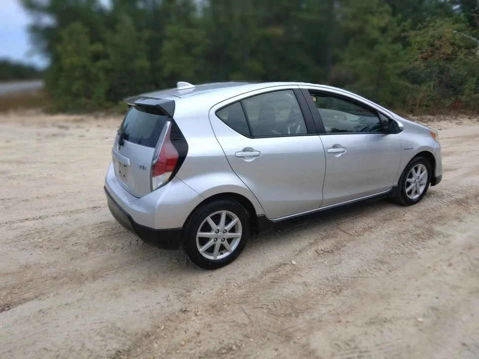 2017 Toyota Prius - Image 4 of 18