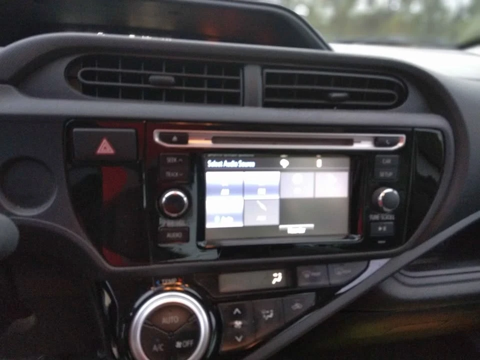 2017 Toyota Prius - Image 17 of 18