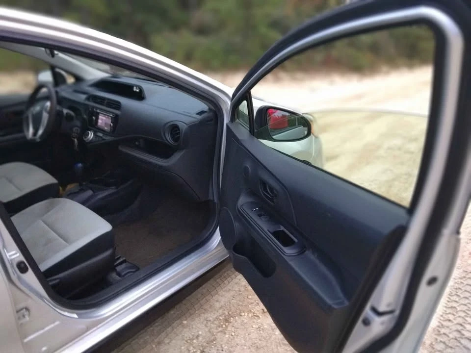 2017 Toyota Prius - Image 16 of 18