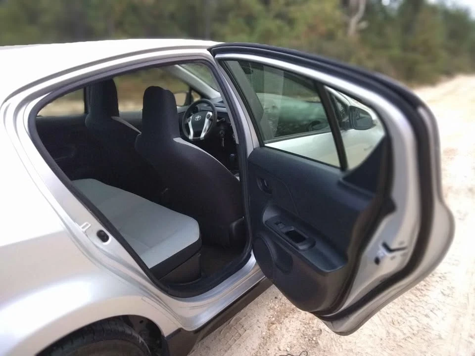 2017 Toyota Prius - Image 15 of 18