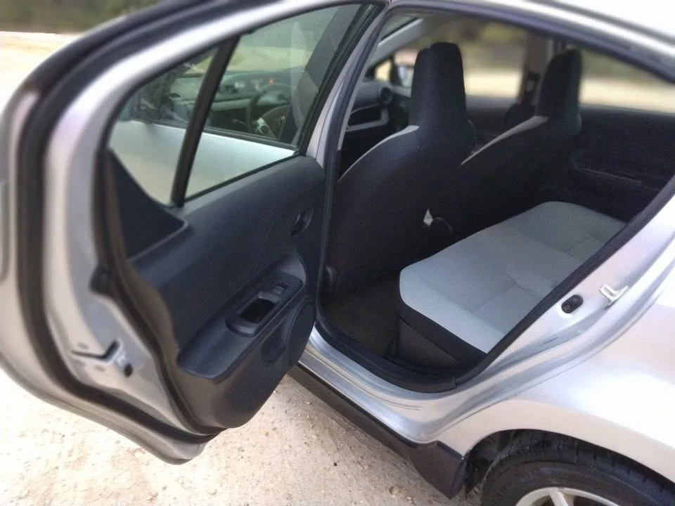 2017 Toyota Prius - Image 10 of 18