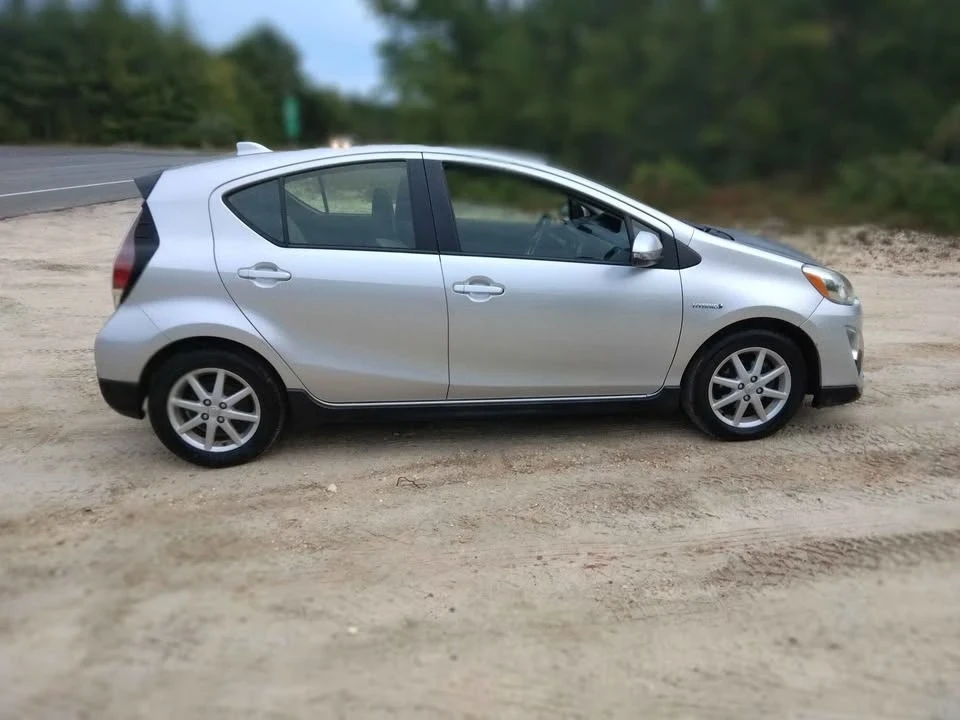 2017 Toyota Prius - Image 3 of 18