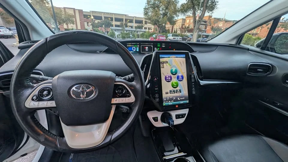 2017 Toyota Prius 4th Gen - Image 5 of 14