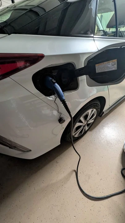2017 Toyota Prius 4th Gen - Image 2 of 14