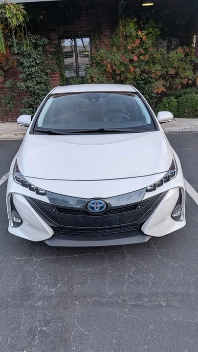 2017 Toyota Prius 4th Gen - Image 14 of 14
