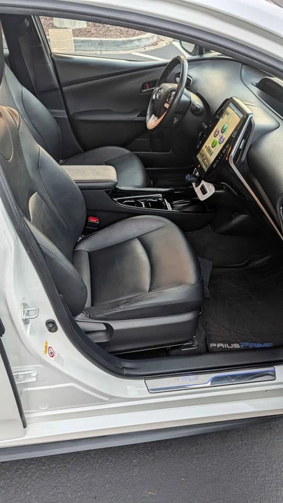 2017 Toyota Prius 4th Gen - Image 6 of 14
