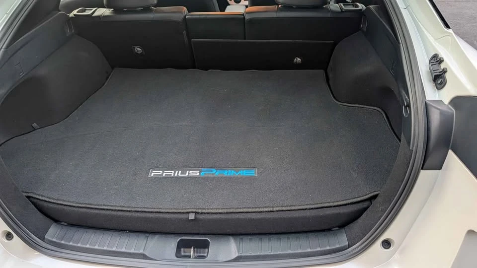 2017 Toyota Prius 4th Gen - Image 8 of 14
