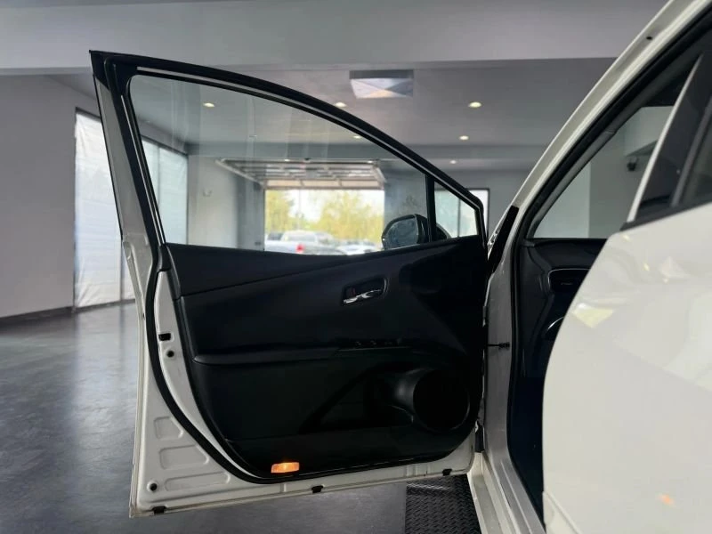 2017 Toyota Prius 4th Gen - Image 8 of 15