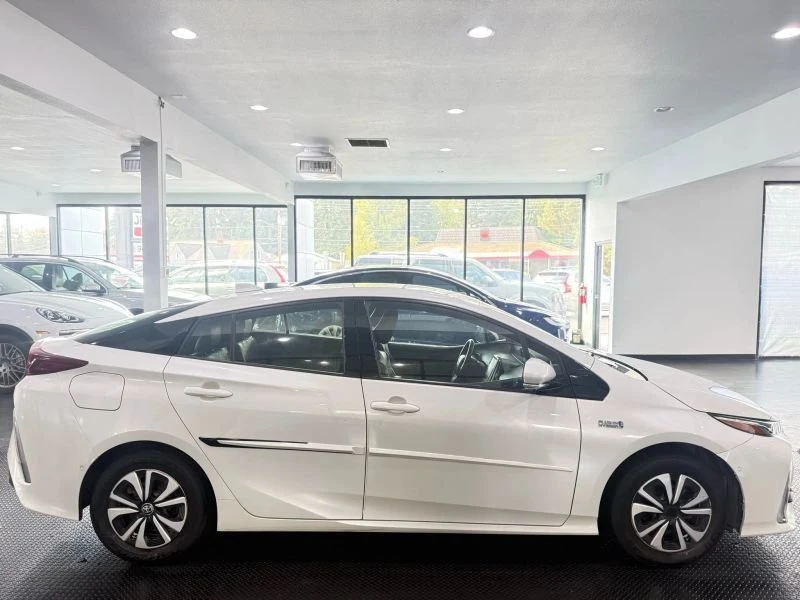 2017 Toyota Prius 4th Gen - Image 7 of 15