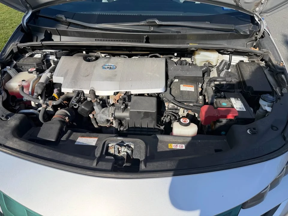 2017 Toyota Prius 4th Gen - Image 9 of 10
