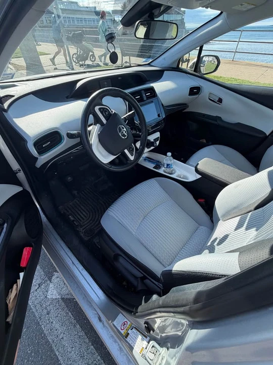 2017 Toyota Prius 4th Gen - Image 7 of 10