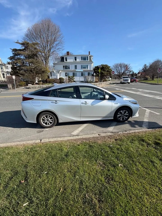 2017 Toyota Prius 4th Gen - Image 2 of 10