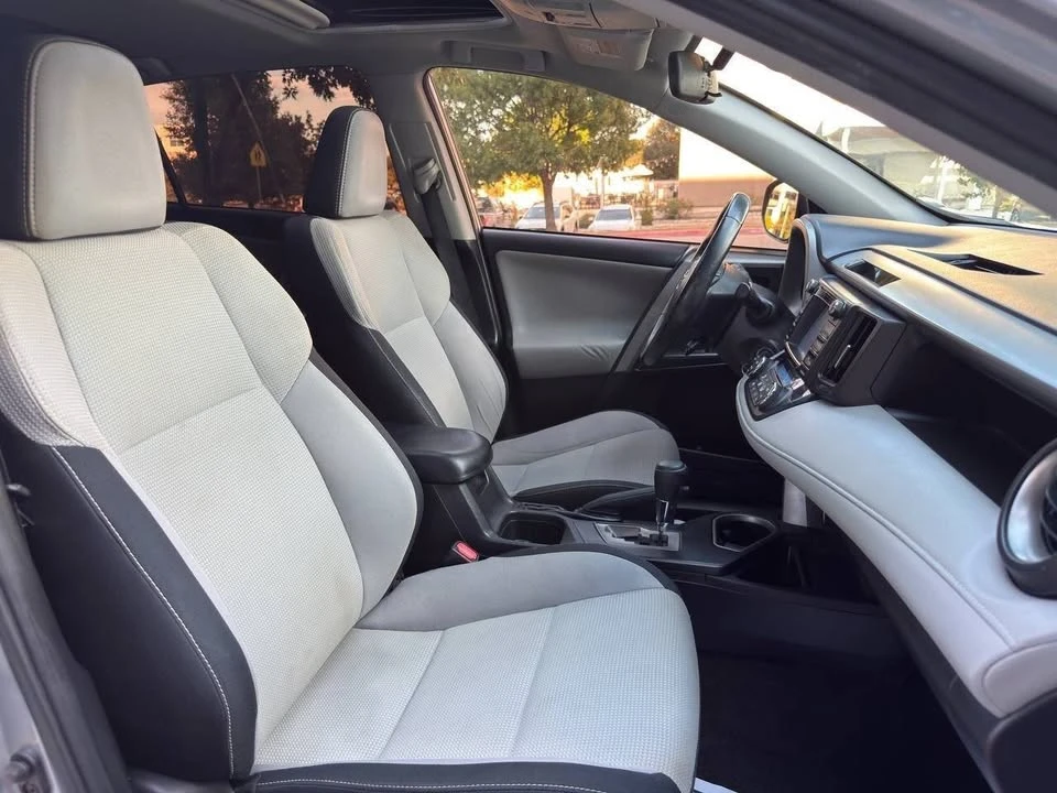 2017 Toyota RAV4 4th Gen - Image 15 of 19