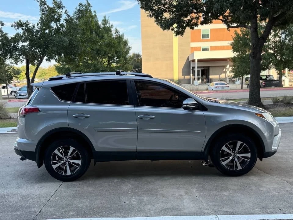2017 Toyota RAV4 4th Gen - Image 4 of 19