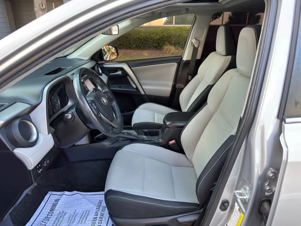 2017 Toyota RAV4 4th Gen - Image 8 of 19