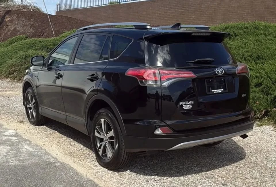 2017 Toyota RAV4 4th Gen - Image 6 of 20