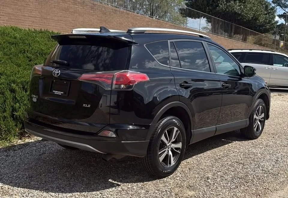 2017 Toyota RAV4 4th Gen - Image 7 of 20