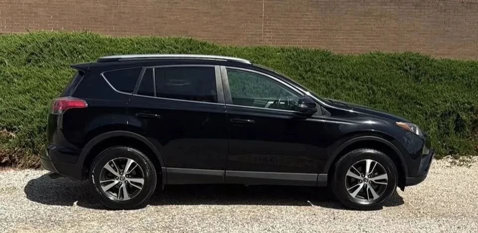 2017 Toyota RAV4 4th Gen - Image 5 of 20