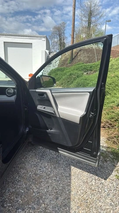 2017 Toyota RAV4 4th Gen - Image 11 of 20