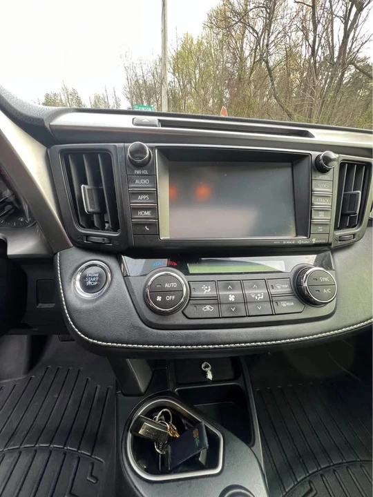 2017 Toyota RAV4 4th Gen - Image 5 of 11
