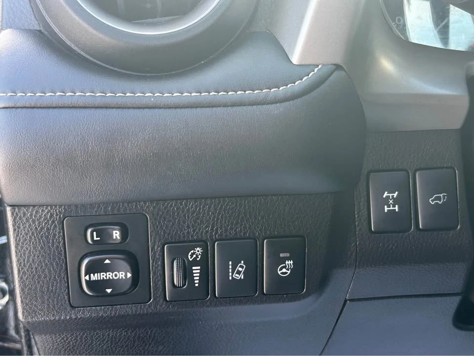2017 Toyota RAV4 4th Gen - Image 8 of 19