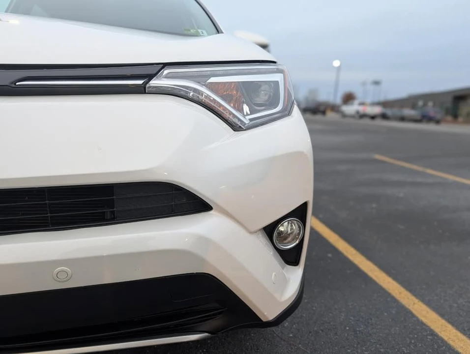 2017 Toyota RAV4 4th Gen - Image 6 of 18