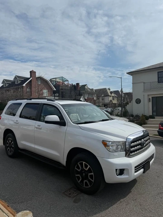 2017 Toyota Sequoia 2nd Gen - Image 2 of 20