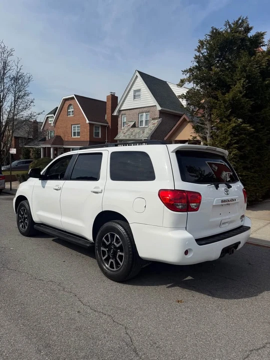 2017 Toyota Sequoia 2nd Gen - Image 4 of 20
